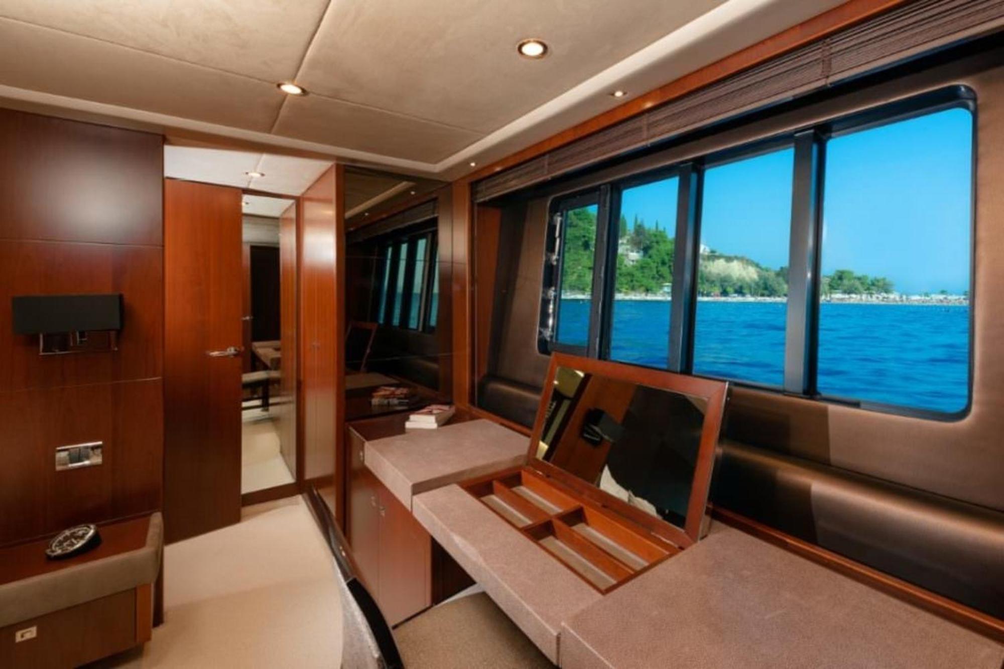 Holiday home Private Yacht - Princess 72 Fly