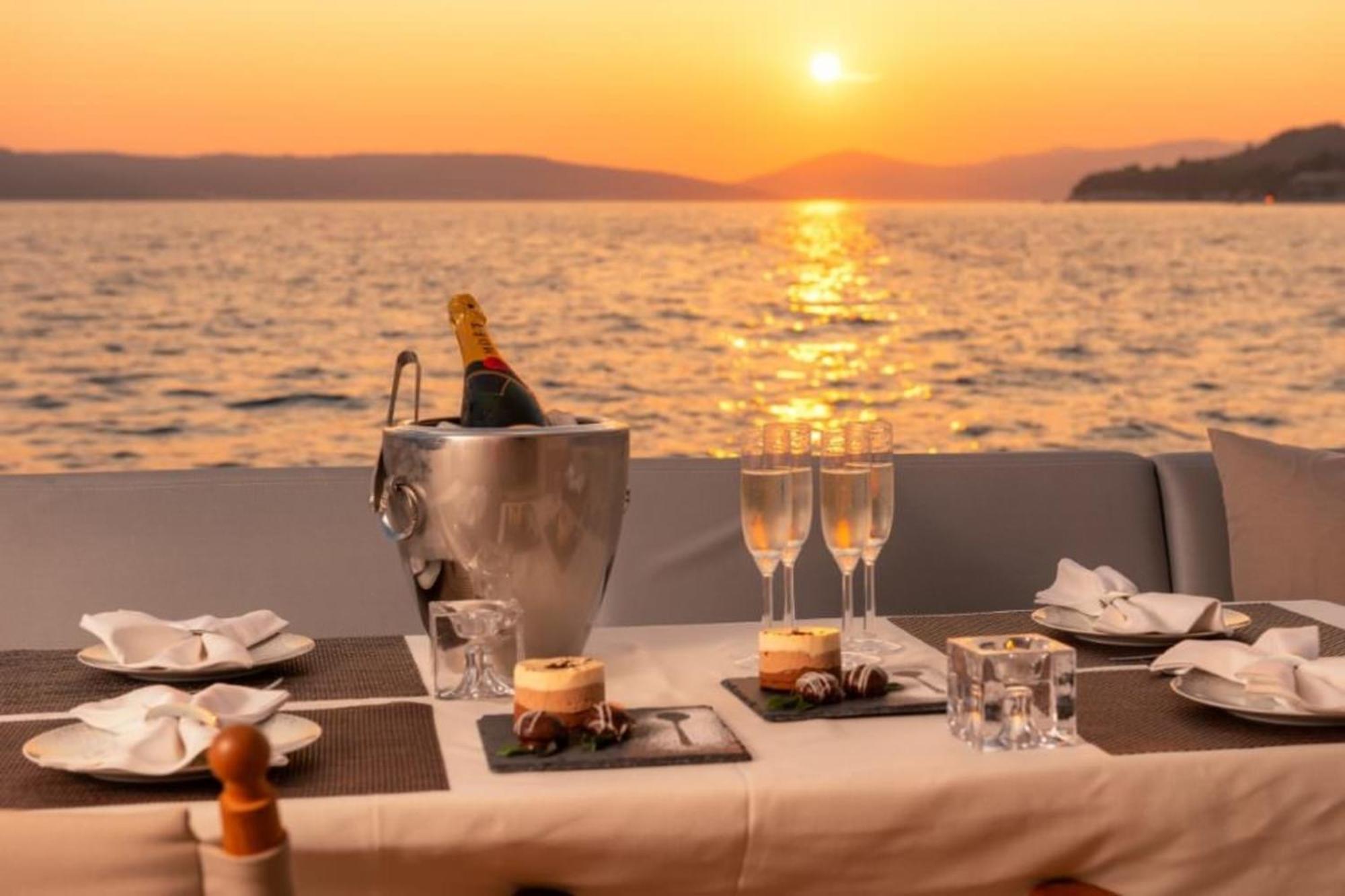 Holiday home Private Yacht - Princess 72 Fly Split