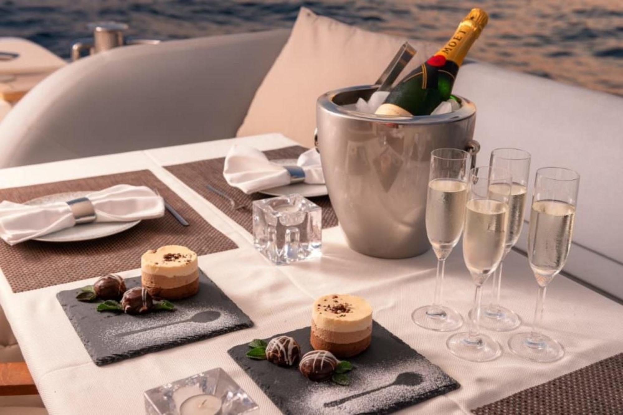 Holiday home Private Yacht - Princess 72 Fly
